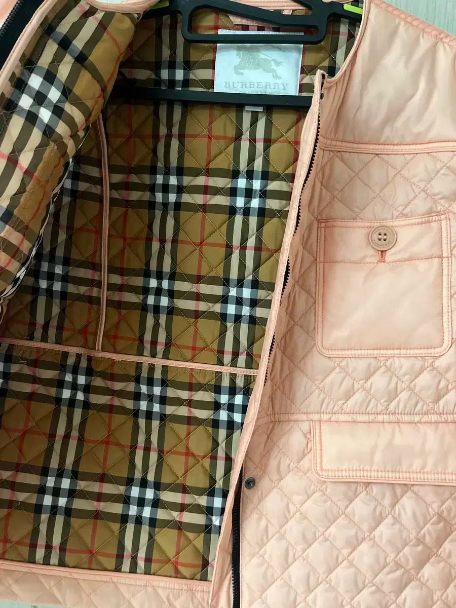 【雷市場（ポンジャン）商品韓国直送】 正規品 BURBERRY(バーバリー ) キッズ キルティング ジャケット ピンク 14y 聖人 可能