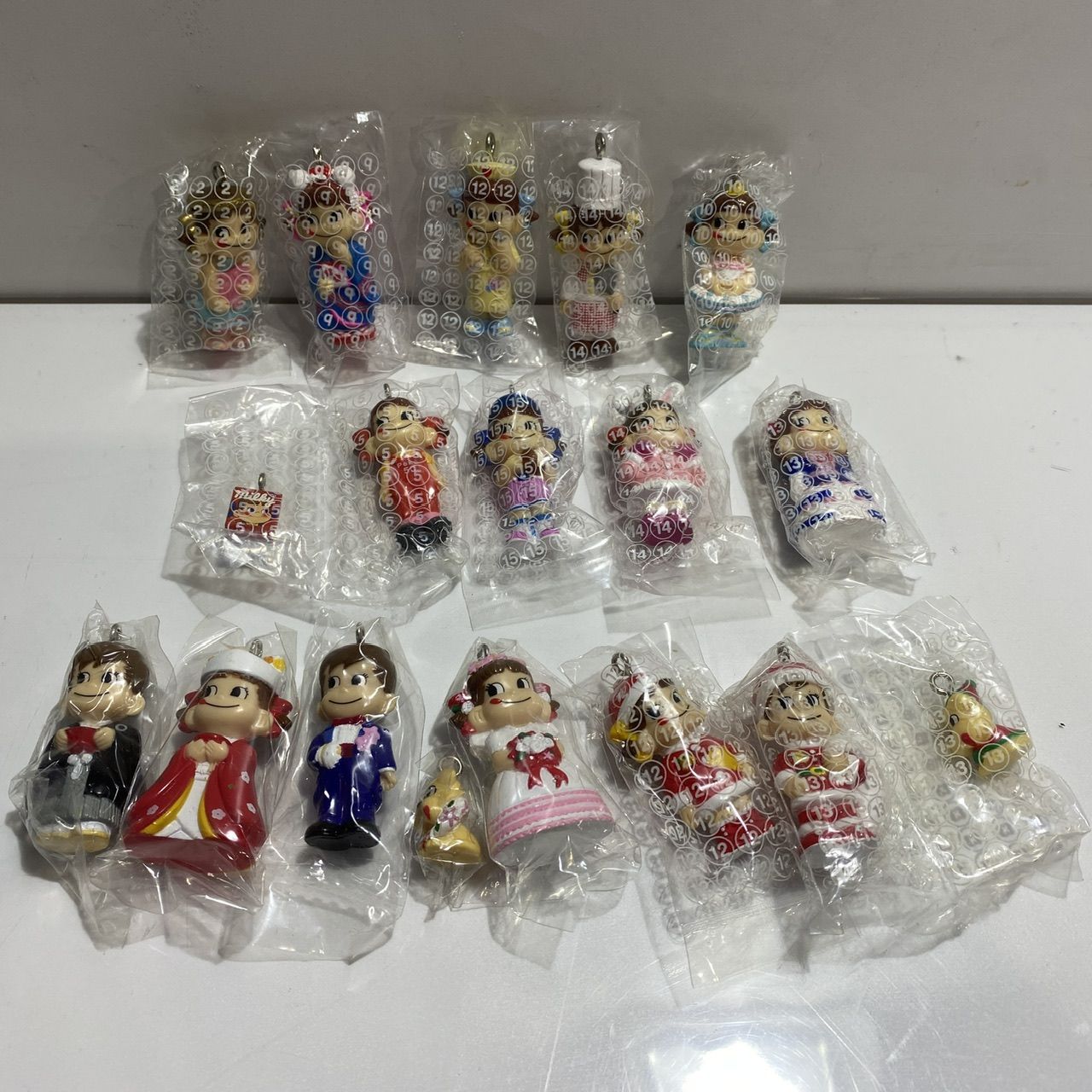 不二家 ペコちゃん ポコちゃん フィギュアキーホルダー 16点セット