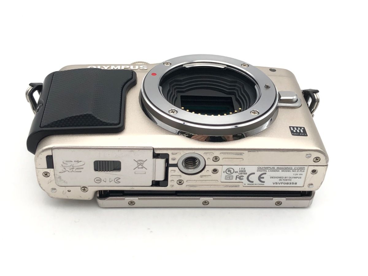 Fujifilm X-T30 ミラーレス一眼 シルバー　おまけバッテリー Fujifilm X-T30 ミラーレス一眼 シルバー おまけバッテリー