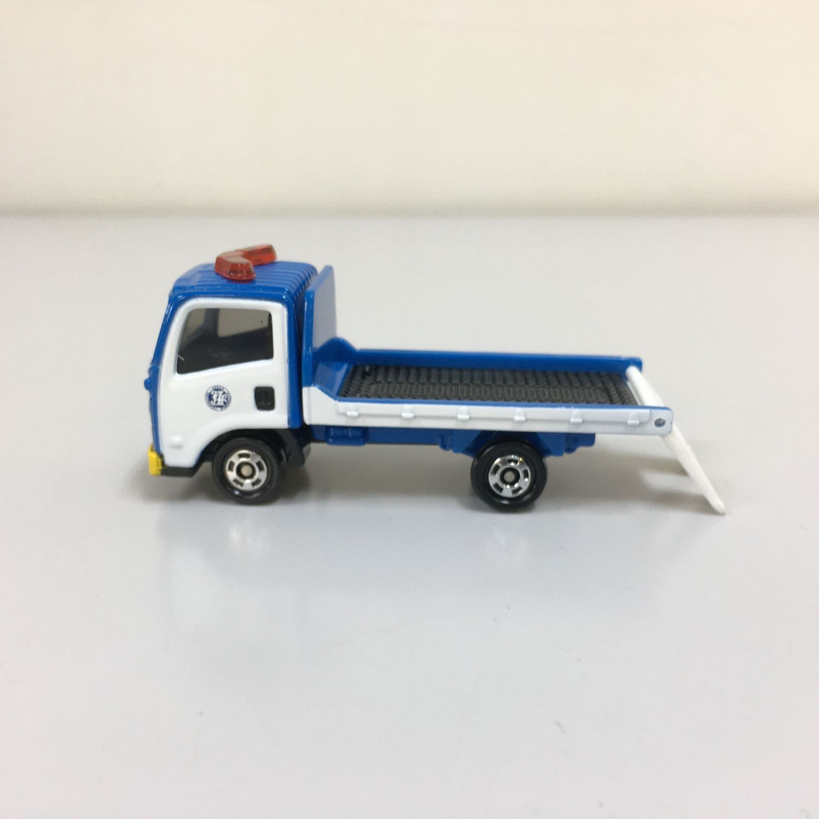 〇トミカ トヨタ いすゞエルフ 車積載車 JAFオリジナル 新品未使用