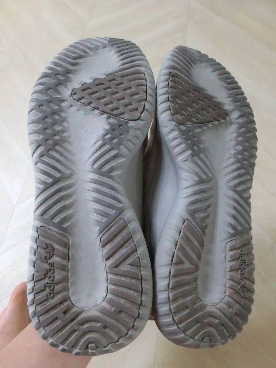 adidas アディダス