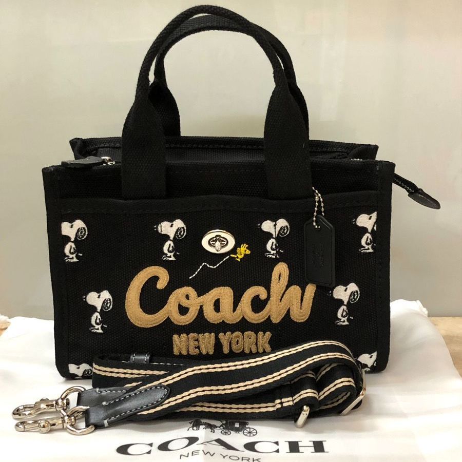 COACH コーチ カーゴ トート 26・スヌーピー コラボ　プリント　黒 COACH コーチ カーゴ トート 26・スヌーピー コラボプリント黒