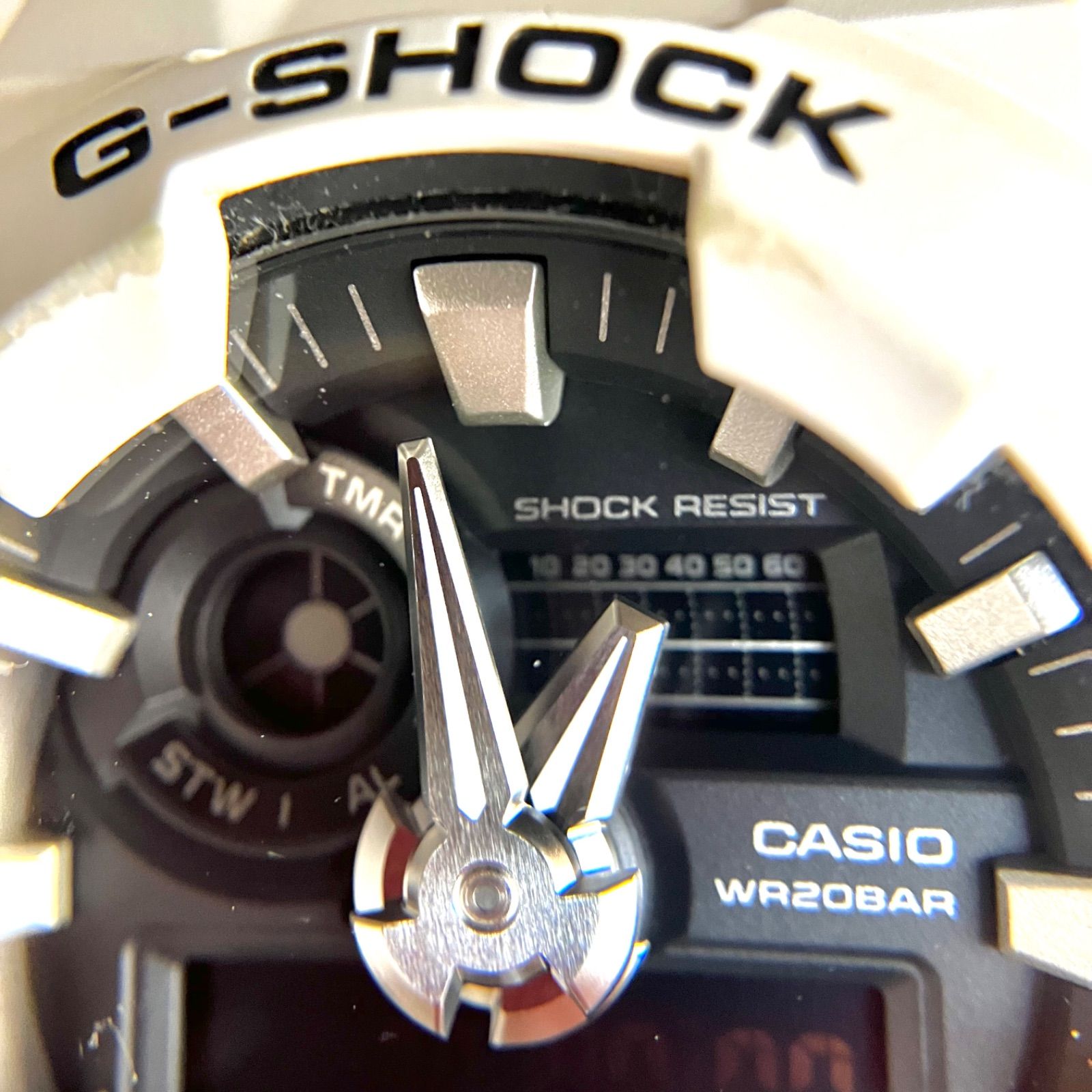 ⭐️訳ありで格安⭐️【カシオG-SHOCK 腕時計】GA-700-7AJF G-SHOCK Gショック メンズ腕時計 ホワイト アナログ+デジタル -  メルカリ