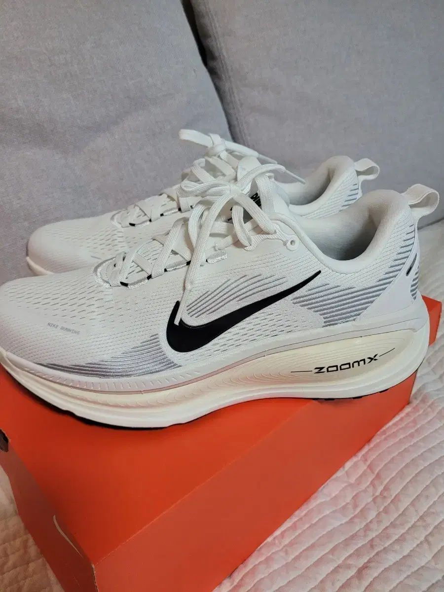 NIKE ナイキ ボメロ 18 ランニングシューズ 265