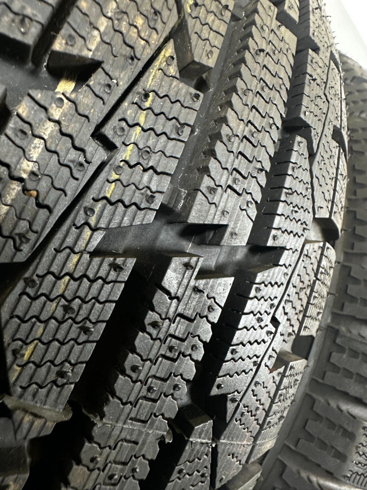 送料無料】冬タイヤ2022年製 TOYO GARIT GIZ 175/65R15 4本セット税込