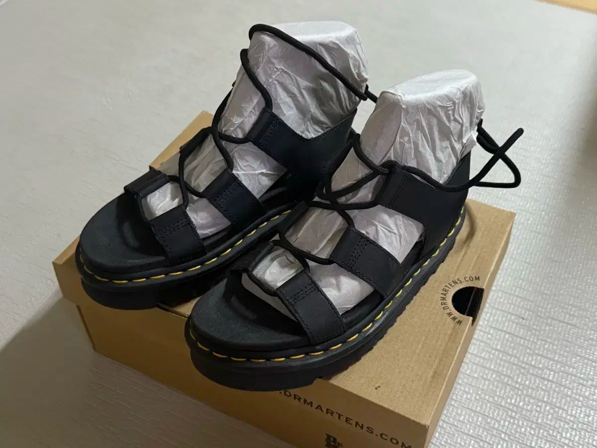 DR. MARTENS ドクターマーチン ナルティラ サンダル