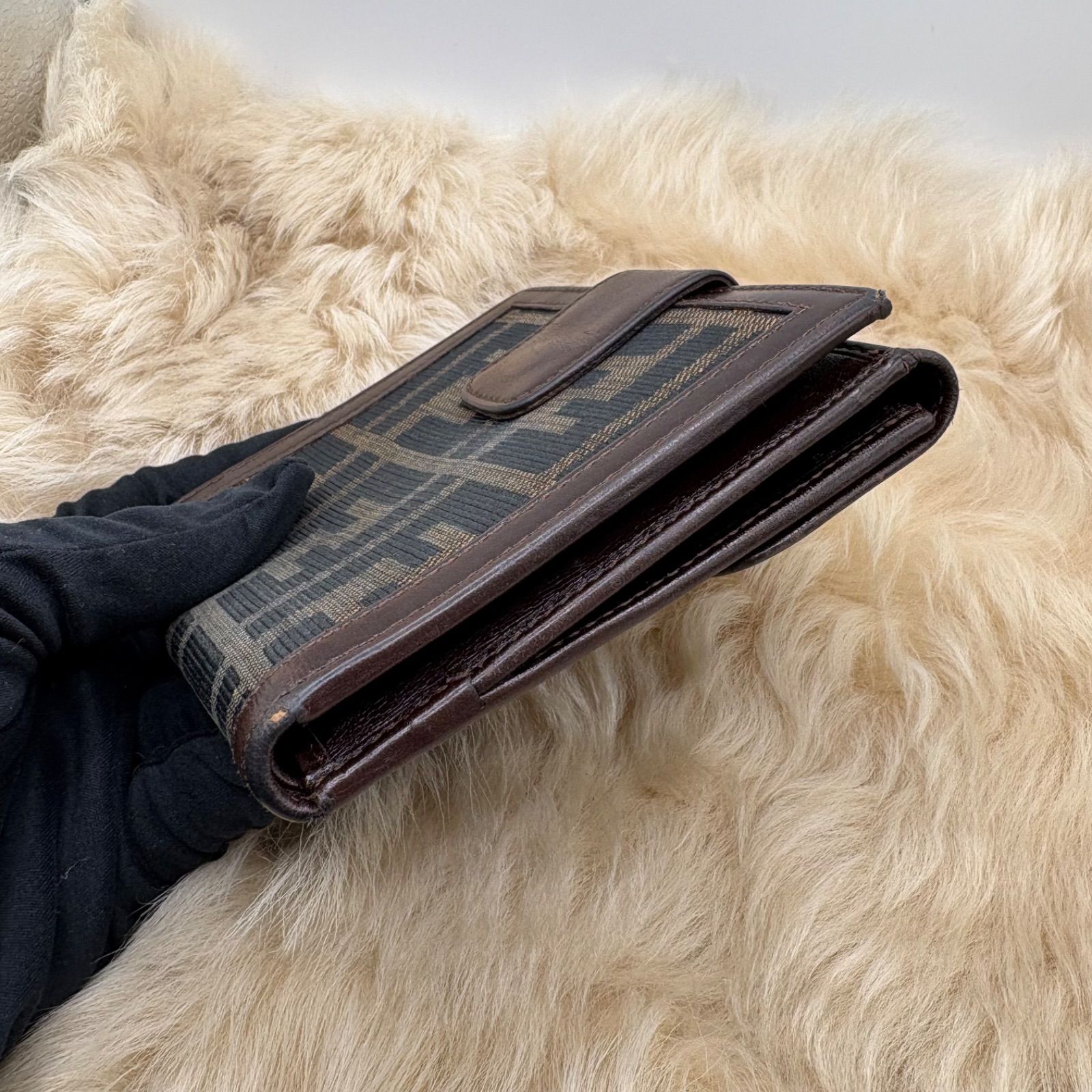 送料込み！ 未使用品 FENDI Wホック財布 ズッカ 箱付き 68 送料込み！ 未使用品 FENDI Wホック財布 ズッカ 箱付き 68 FENDI