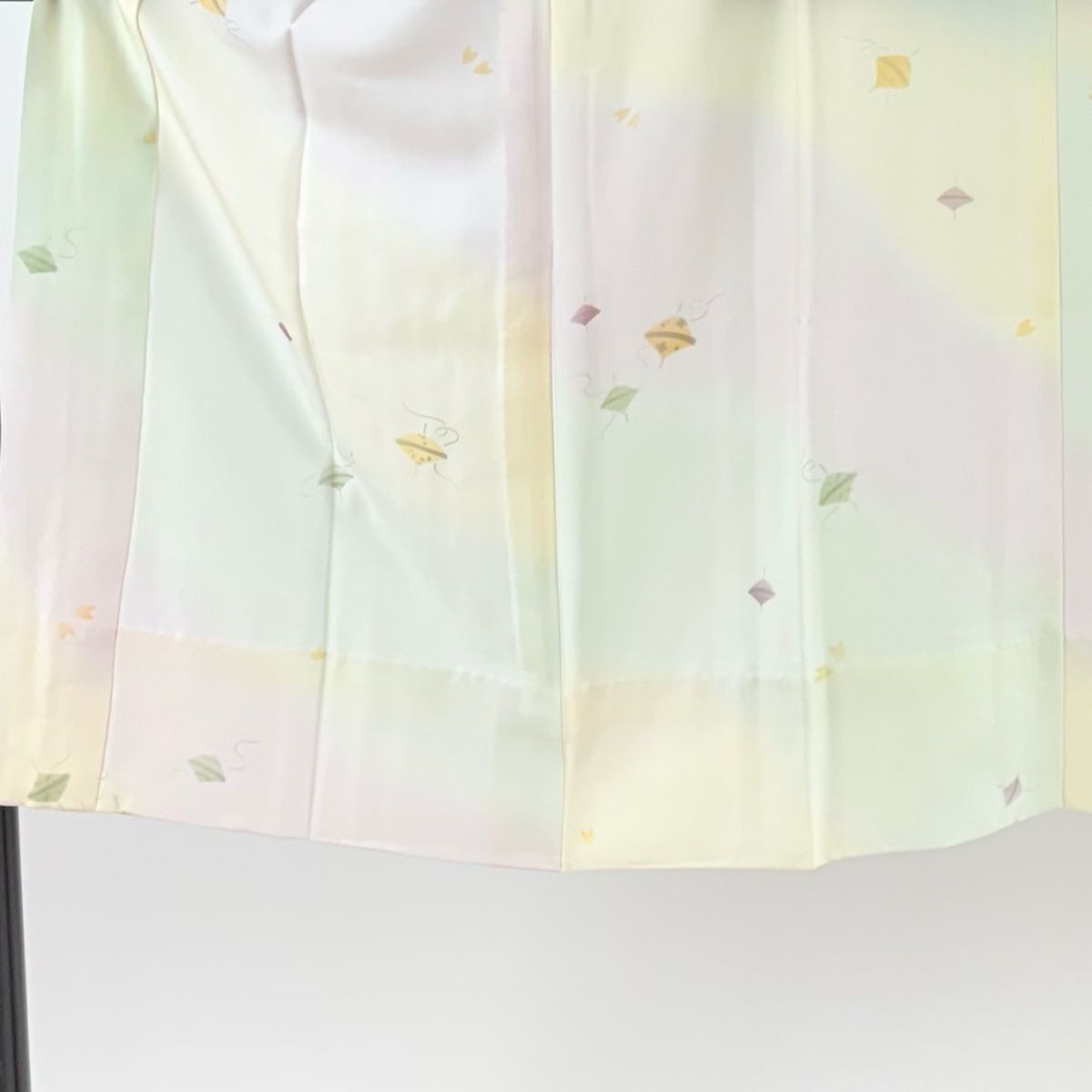 長襦袢 身丈122cm 裄丈65cm M 独楽 桜の花びら ぼかし 薄緑 正絹 秀品