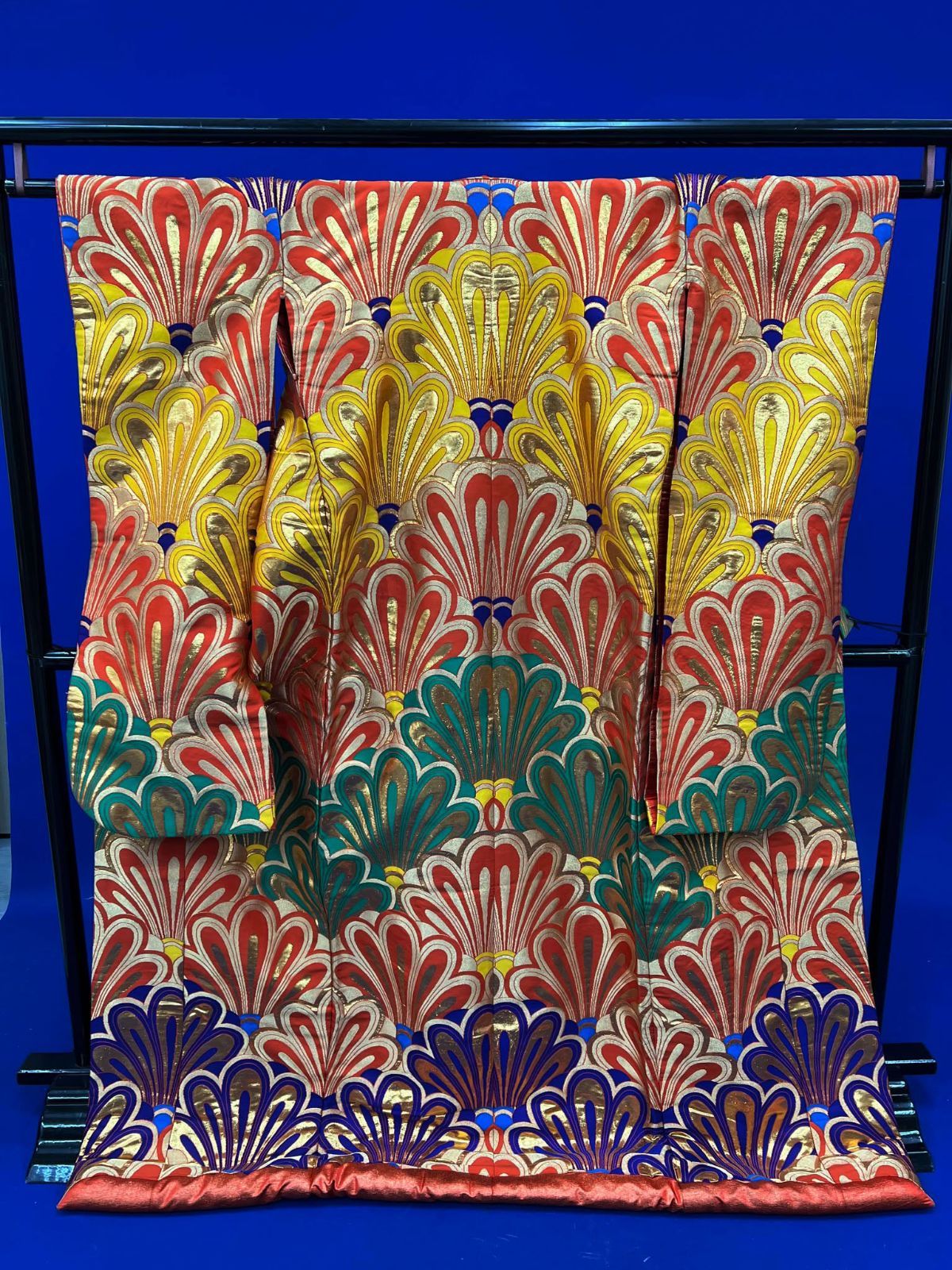 鎌倉彫 山水堂 椿文様 尺丸盆 漆器 盆 飾皿 共箱入り 鎌倉彫 山水堂 椿文様 尺丸盆 漆器 盆 飾皿 共箱入り