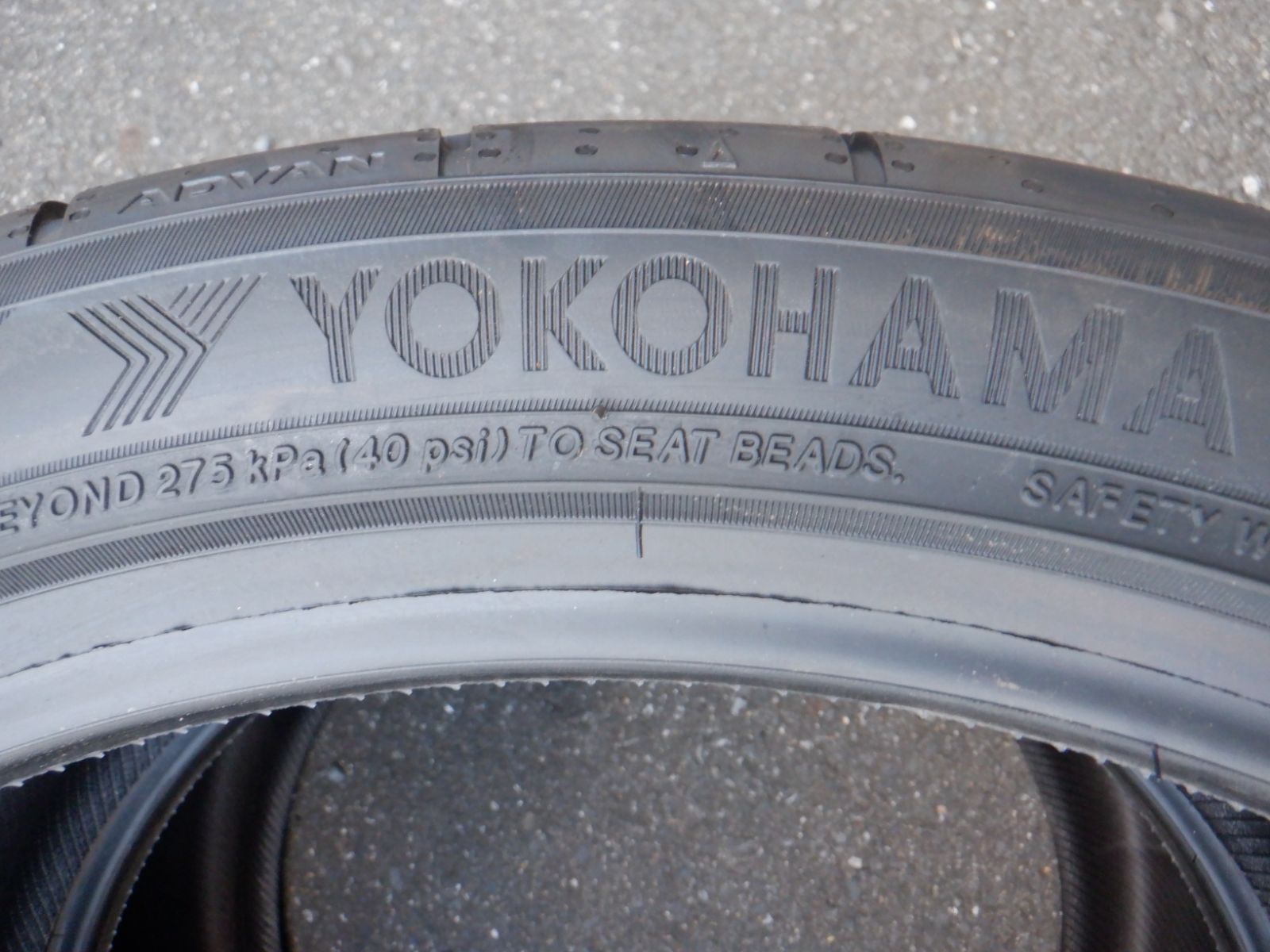 ２６５ ３５R２０ ヨコハマ アドバンAPEX V601 ２本 製 インポートカーなどに