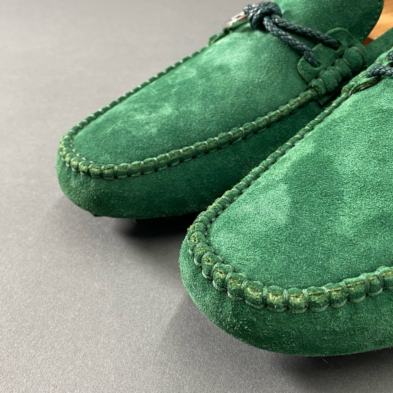 1i20 HERMES エルメス イタリア製 アレッサンドロ ドライビングシューズ ローファー ヴァルヴァロアモカシン シューズ 40 グリーン スエード レザー 1i20 HERMES エルメス イタリア製 アレッサンドロ ドライビング