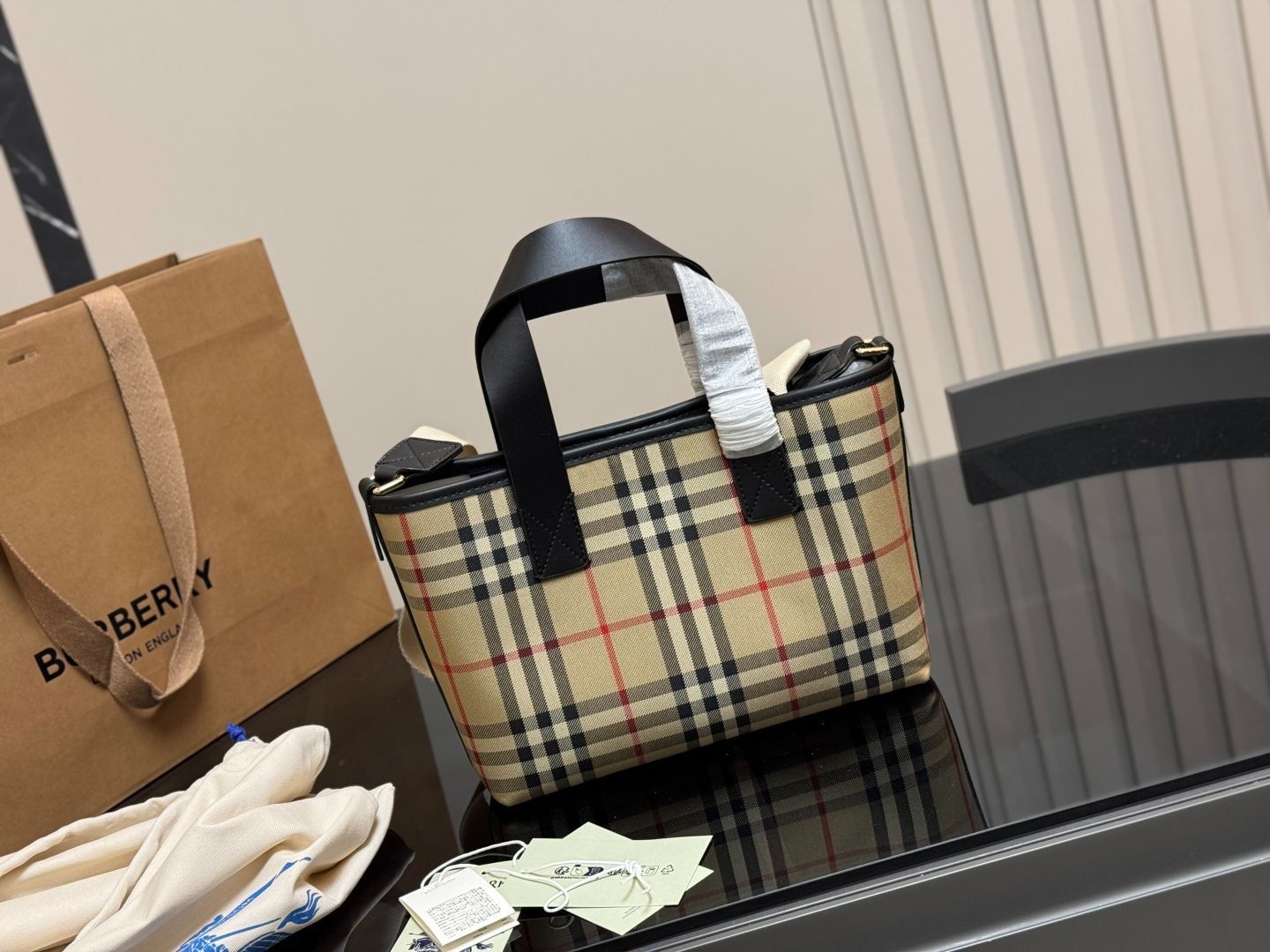 【メルカリに1点】BURBERRY マネーク リップ 新品未使用 BURBERRY財布・マネークリップ｜商品番号：2100233708334 - 買取
