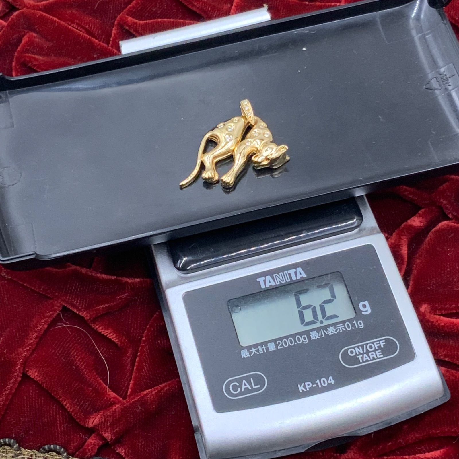 K18 パンサー ペンダント ダイヤ トップ 6.2g 0.09ct - メルカリ