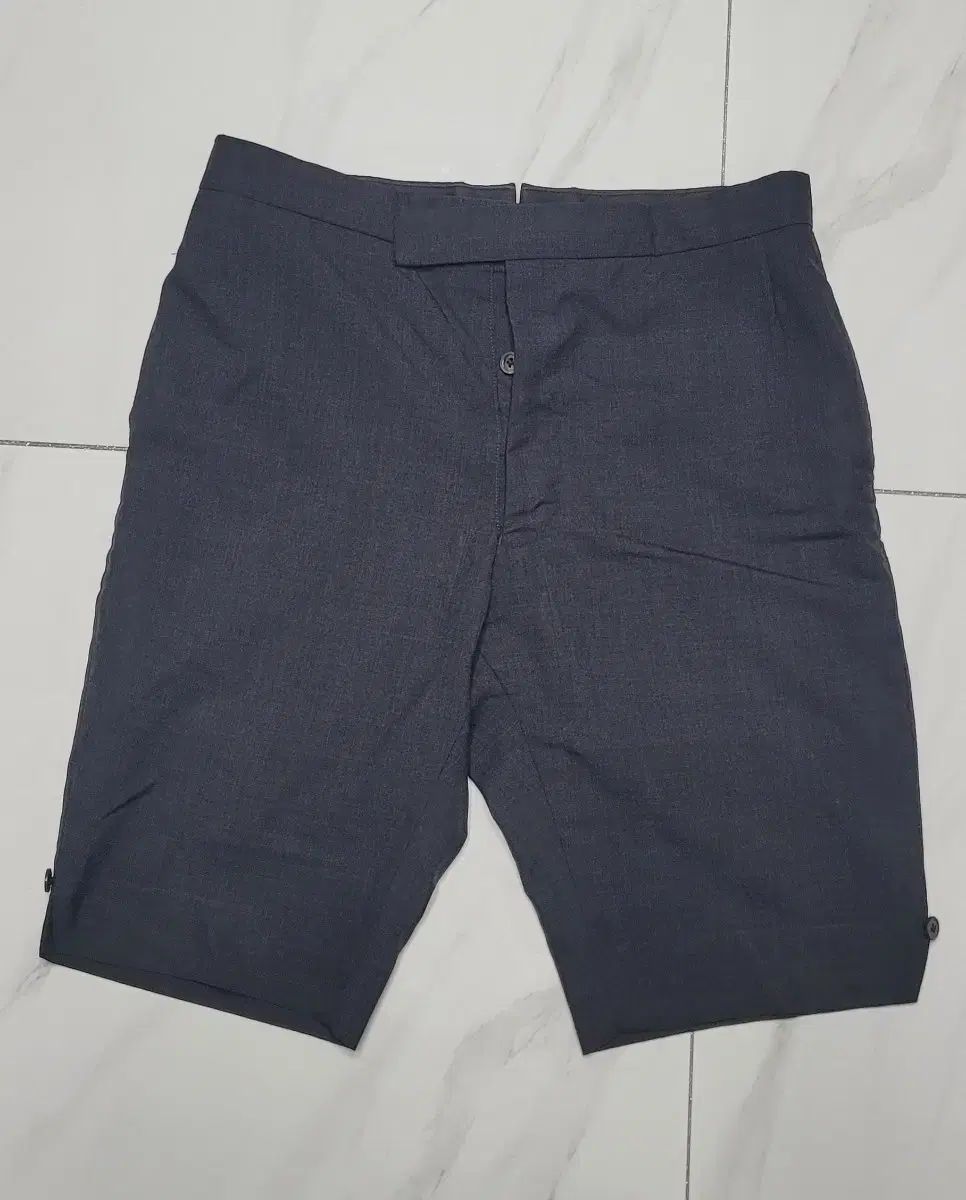 【正規品】THOM BROWNE　ハーフパンツ 正規品】THOM BROWNE ハーフパンツ