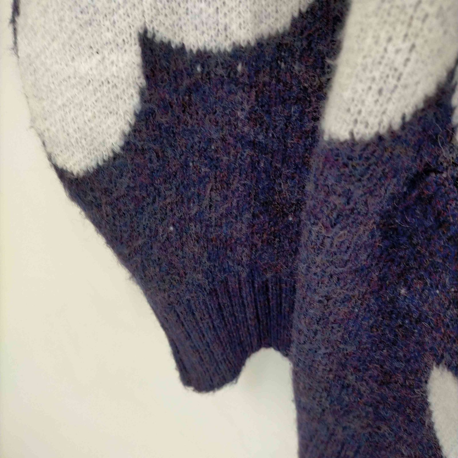 11/21 21:00〜 ZOZOTOWN限定!!! 【フラワーニットカーディガン】🌼🧶 総花柄のルーズシルエットカーディガンが登場!!!  ポケットも付いていて、アウターの中に着ても活躍するアイテム❄️ 3色展開で、男女問わずかっこ可愛くご着用頂けます🙆‍♂️ color : パープル  