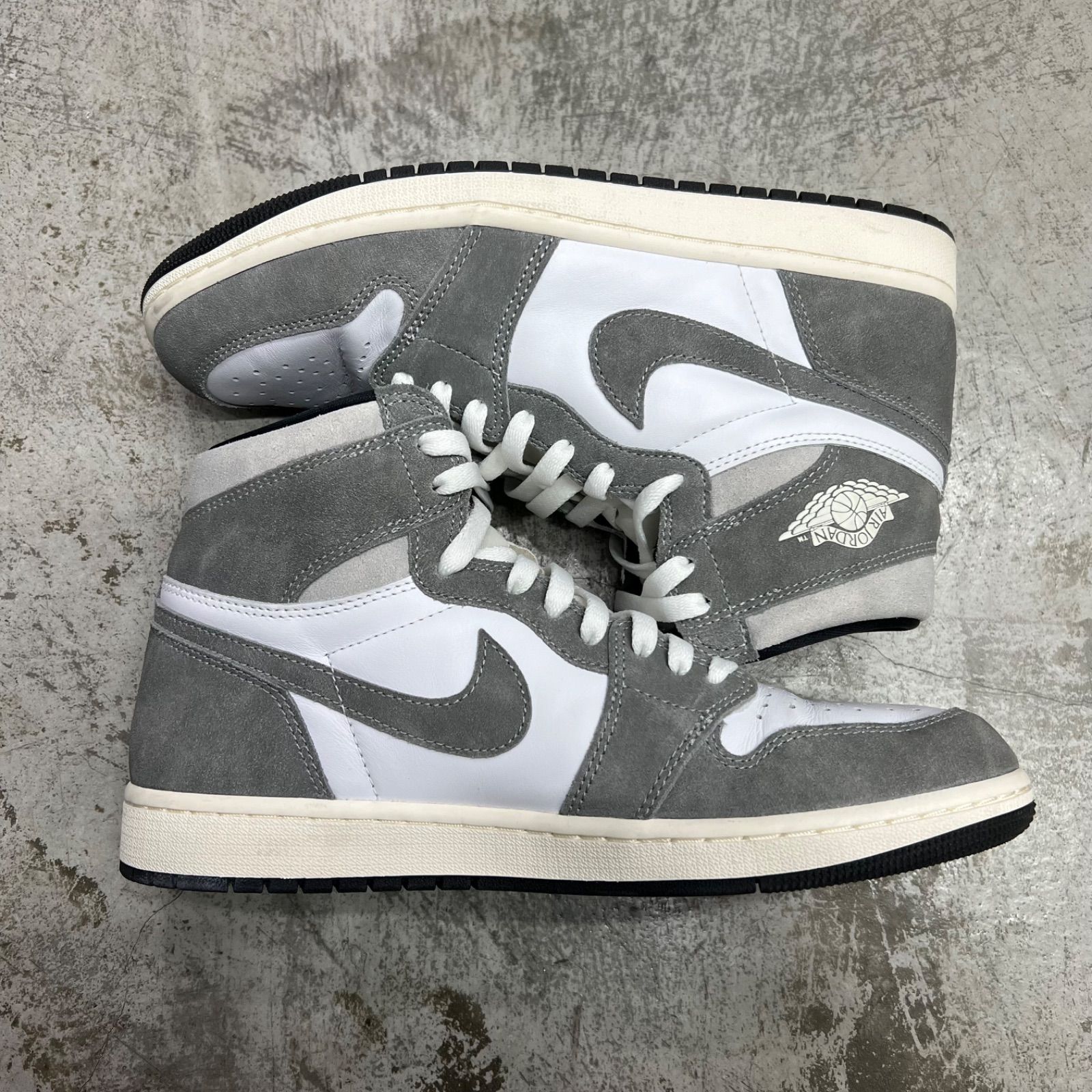 国内正規 Nike Air Jordan 1 Retro High OG Black and Smoke