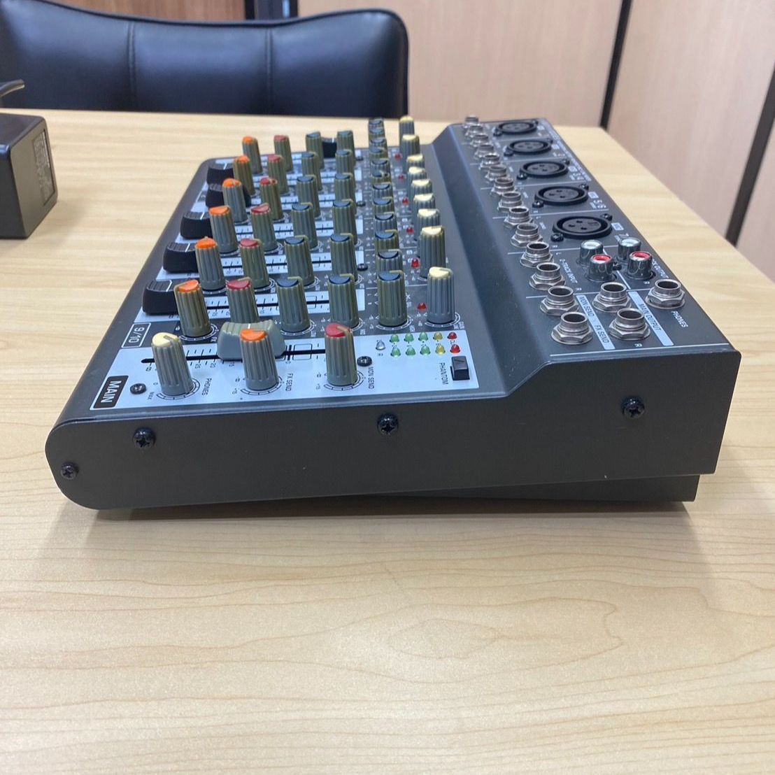 BEHRINGER XENYX 1002B モバイルアナログミキサー