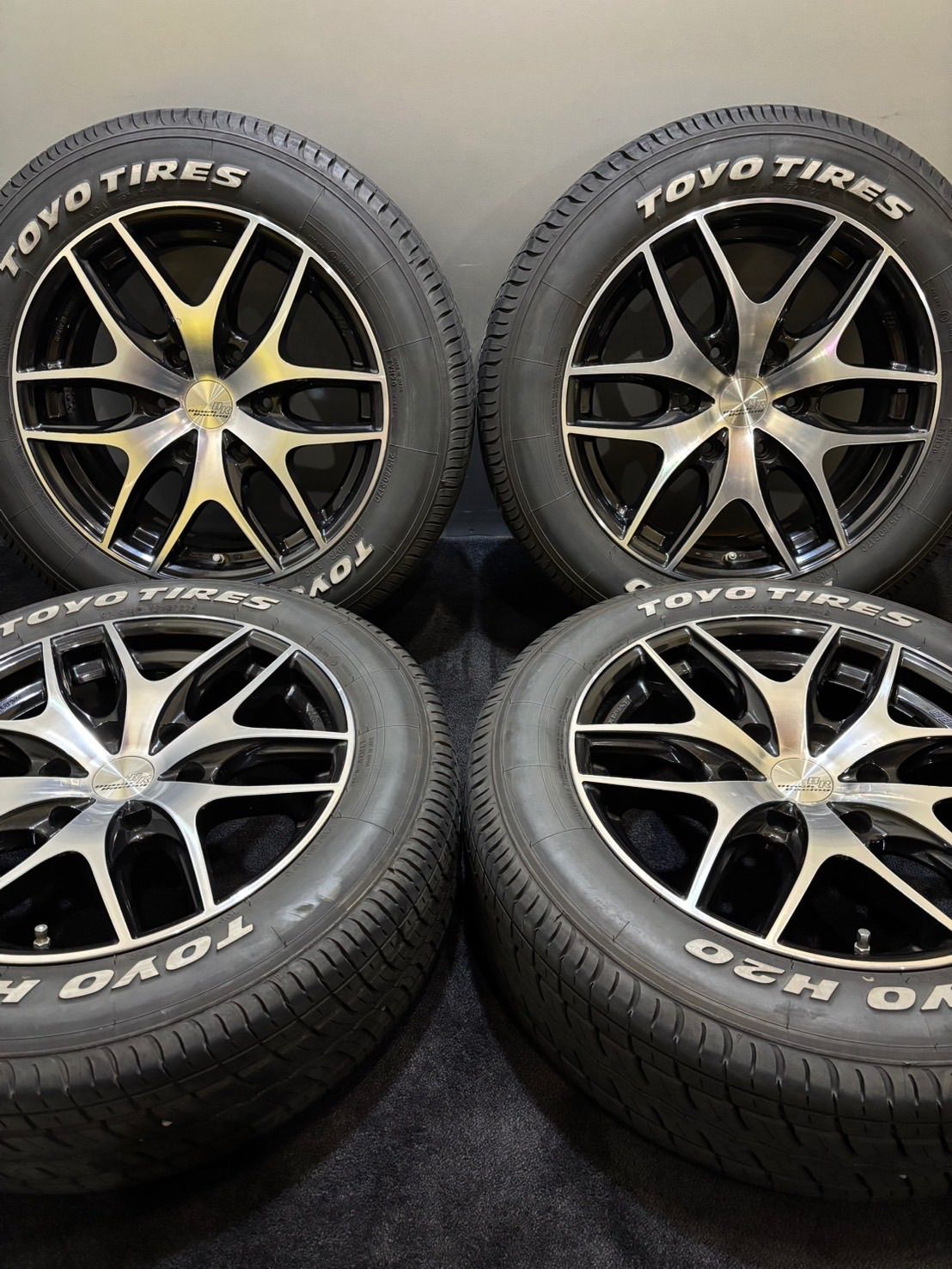 215|60R17C 109|107R 8P.R. TOYO|H20 22年 Black Racing VS 17インチ 7J 34 139.7 6H 夏タイヤ 4本 ハイエース ホワイトレター 1-J117