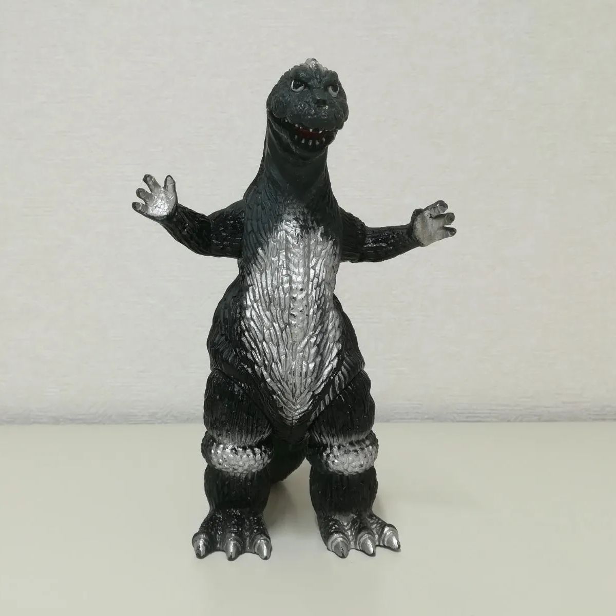 ゴジラ　ソフビ　フィギュア　東宝　東宝映像　バンダイ　日本製　１９８３年製品 ゴジラ ソフビ フィギュア 東宝 東宝映像 バンダイ 日本製