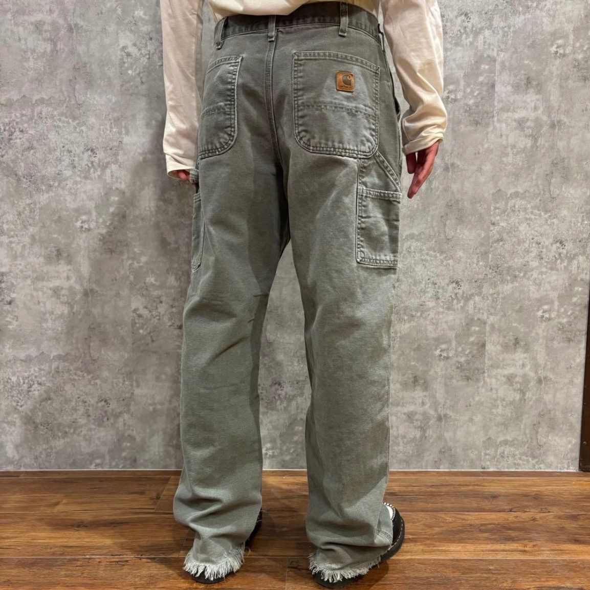 USA古着 Carhartt カーハート ダブルニー ダック ワークパンツ B11 モスグリーン 33×32 カットオフ加工 フリンジ