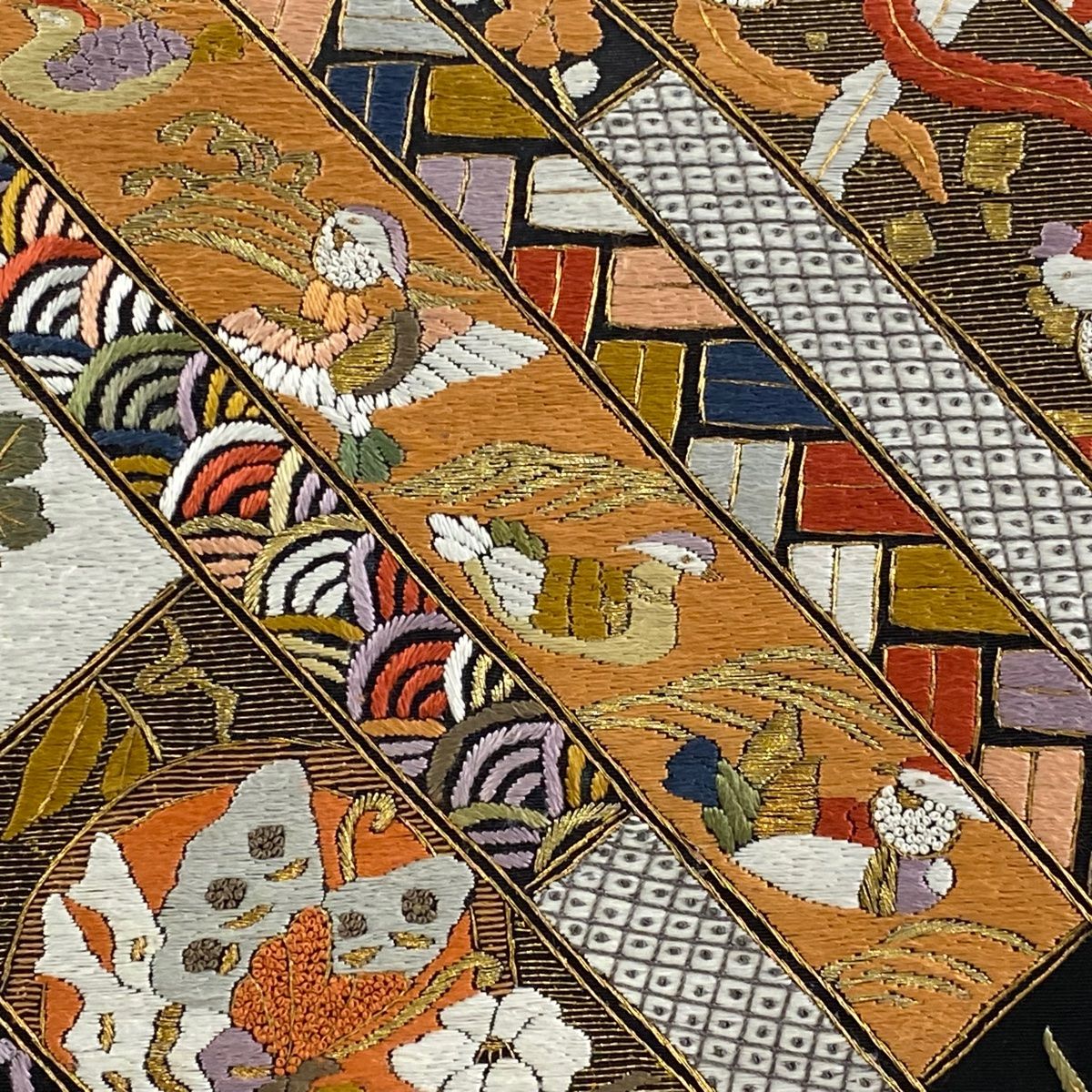 袋帯 斜縞 草花 刺繍 金糸 黒 六通 正絹