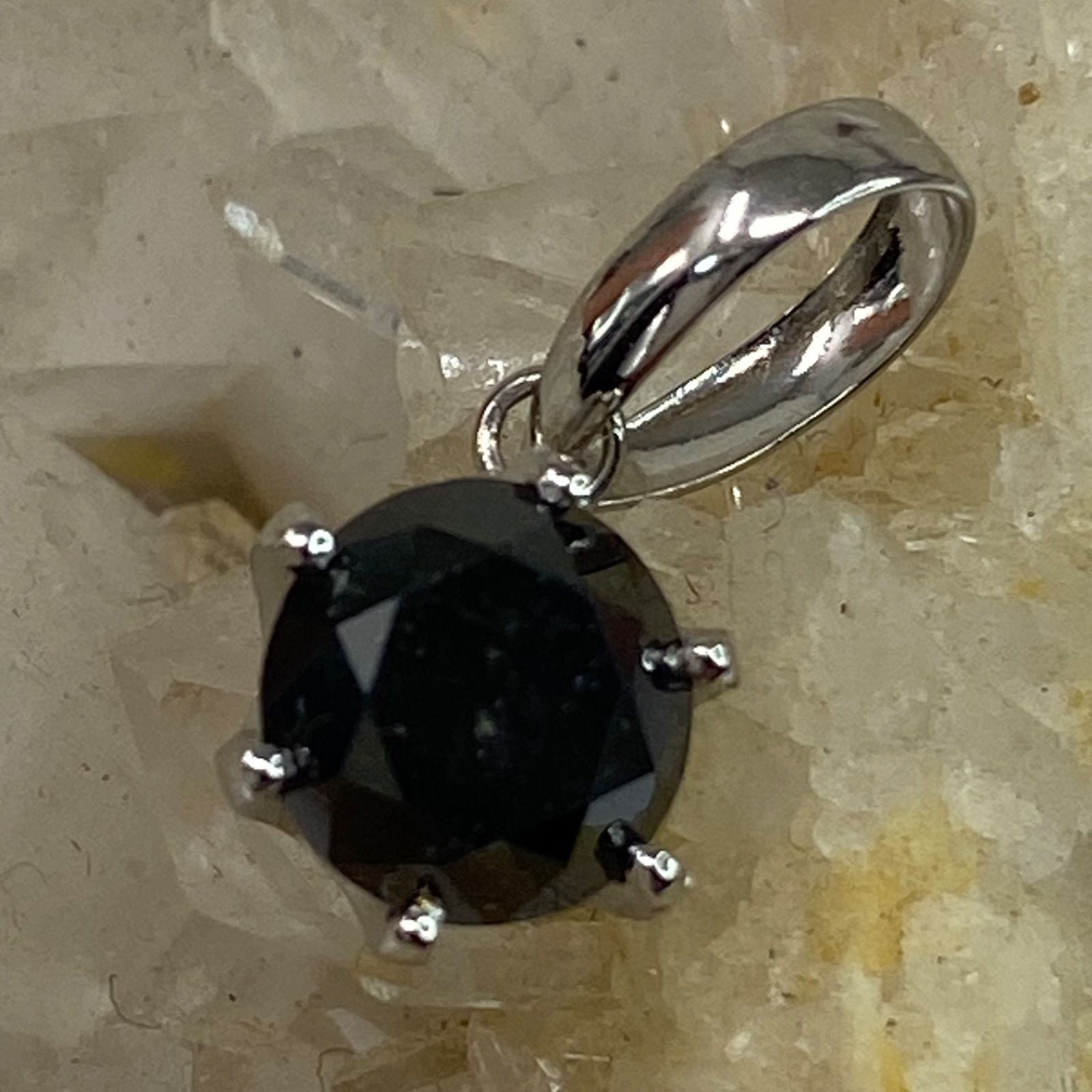 pt900 プラチナペンダント ブラックダイヤモンド 0.9ct - メルカリ