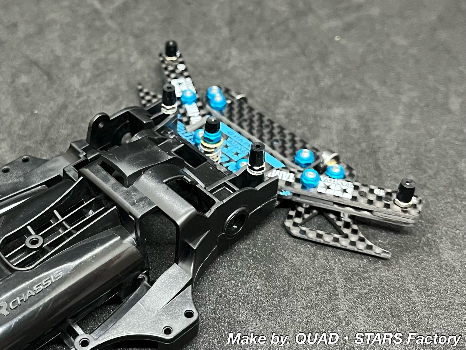 【ミニ四駆・AR用】2軸ATピボット＋1軸リヤアンカー＋リヤスキッド　カーボン ミニ四駆・カーボン】2軸ATピボットバンパー＋1軸リヤアンカー