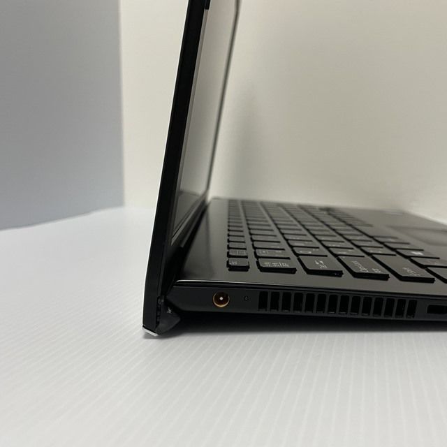 バッテリー７時間半＆Win11薄型で持運び最適な第８世代VAIOノートパソコン