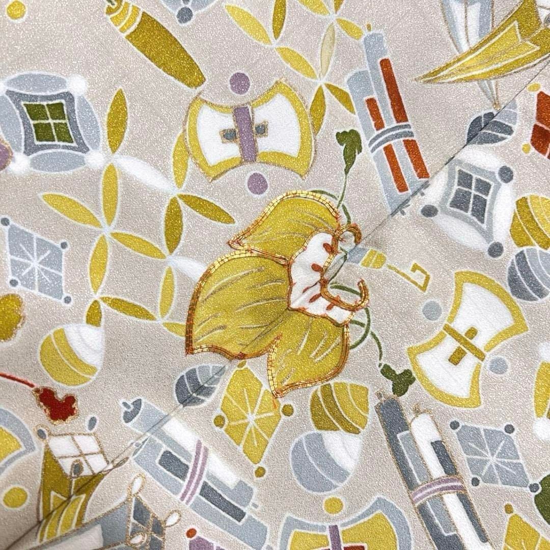 色留袖　金駒刺繍　宝尽くし　格子地紋　ベージュカラー　　着物　052ap 色留袖 金駒刺繍 宝尽くし 格子地紋 ベージュカラー 着物 052ap