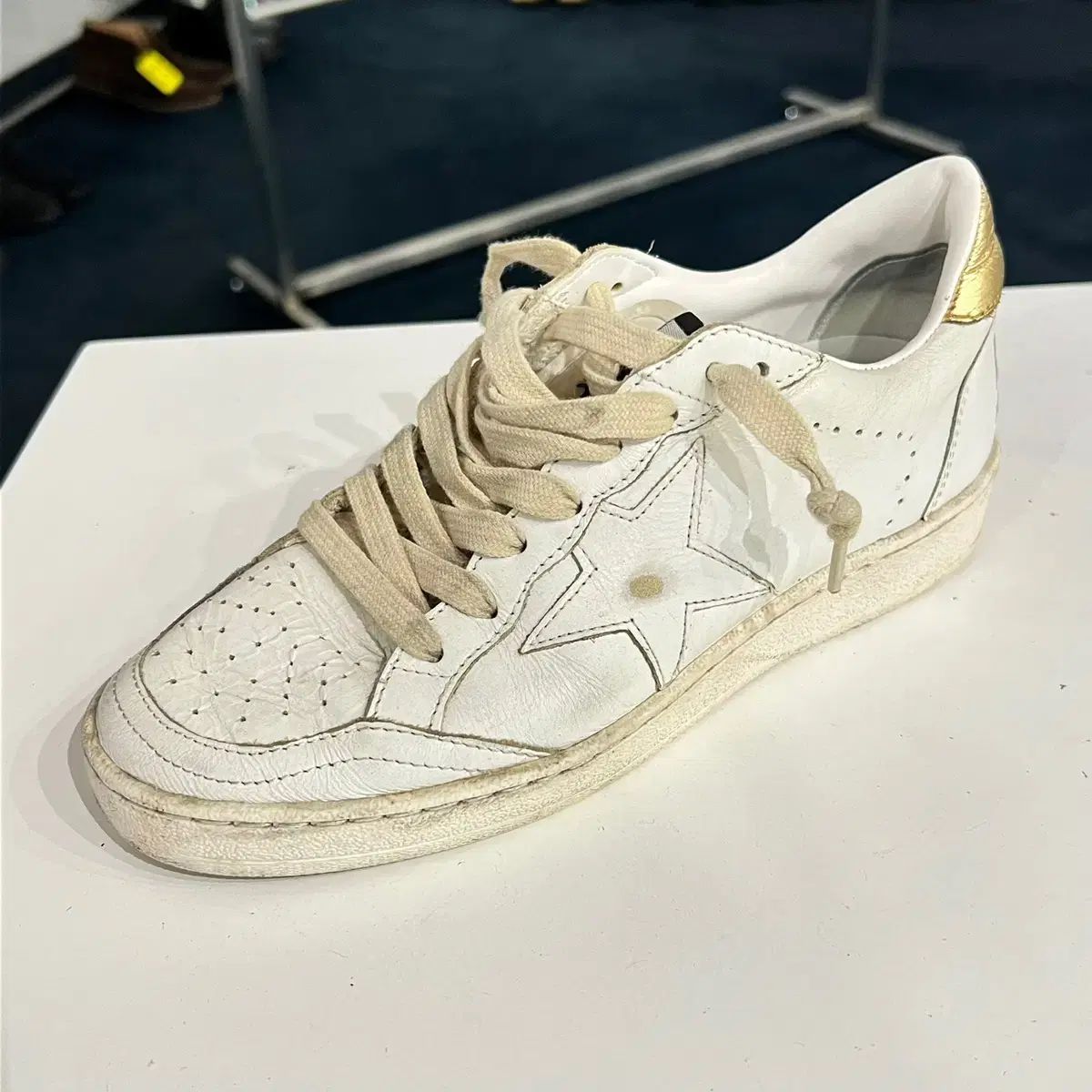 【雷市場（ポンジャン）商品韓国直送】240mm GOLDEN GOOSE(ゴールデングース) ボールスター 白