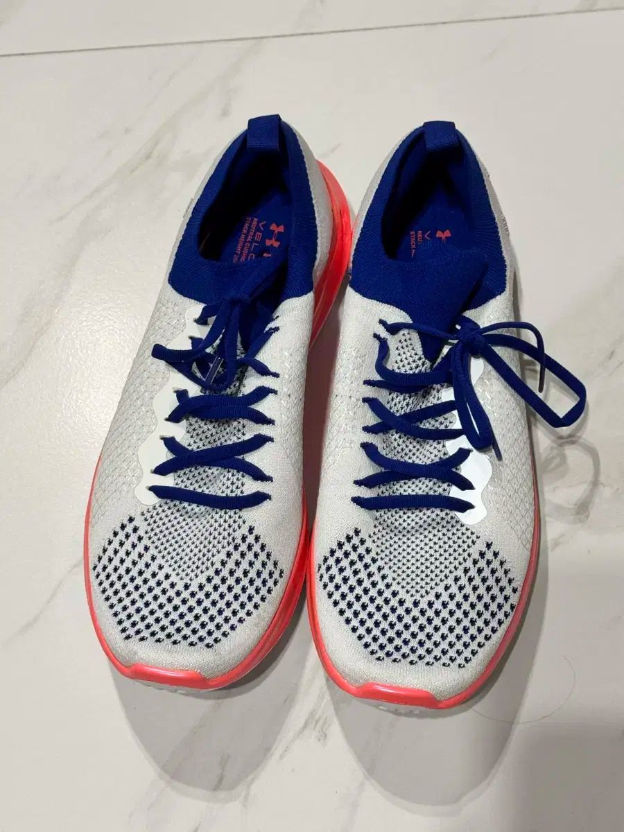 UNDER ARMOUR アンダーアーマー フルイドフロー ベロシティ SE ランニングシューズ 軽量 スニーカー
