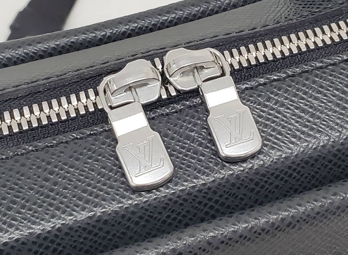 B-4708◇未使用【ルイヴィトン】タイガ サヤン ショルダーバッグ