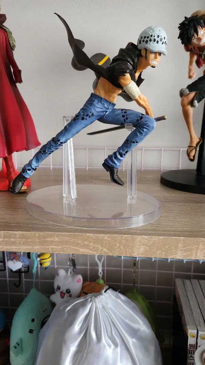 【雷市場（ポンジャン）商品韓国直送】 ONE PIECE（ワンピース） トラファルガー ロー 一番くじ E 賞 バトル フィギュア