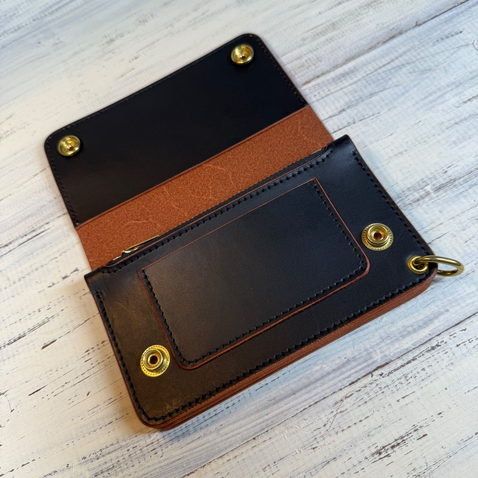 【トラッカーウォレット ミドル3層】ブラック 茶芯 ゴールド universal トラッカーウォレット ミドル3層】ブラック 茶芯 ゴールド
