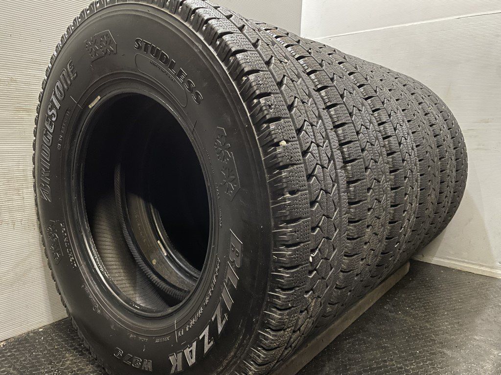 BS BLIZZAK W979 205/85R16 117/115L LT 16インチ ライトトラック用