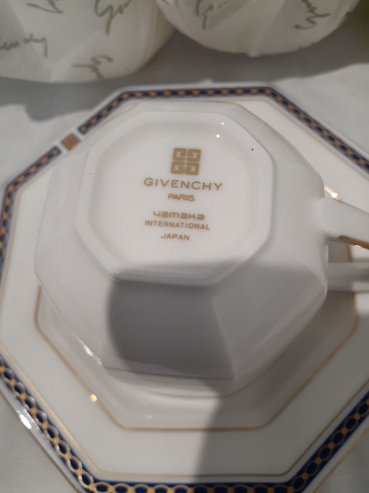 GIVENCHY