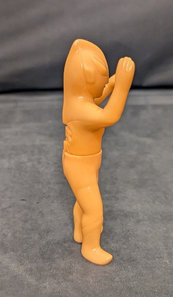 M1号 NEWブルマァクタイプの怪獣シリーズ ニセウルトラマン肌色未塗装