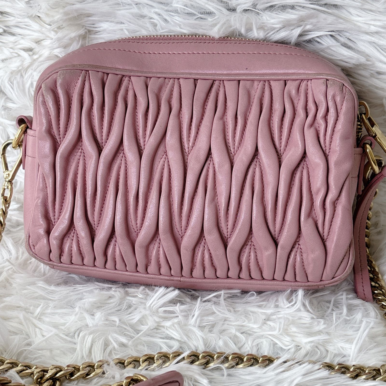 MIU MIU ピンク プリーツ ショルダーバッグ斜め掛けレディース