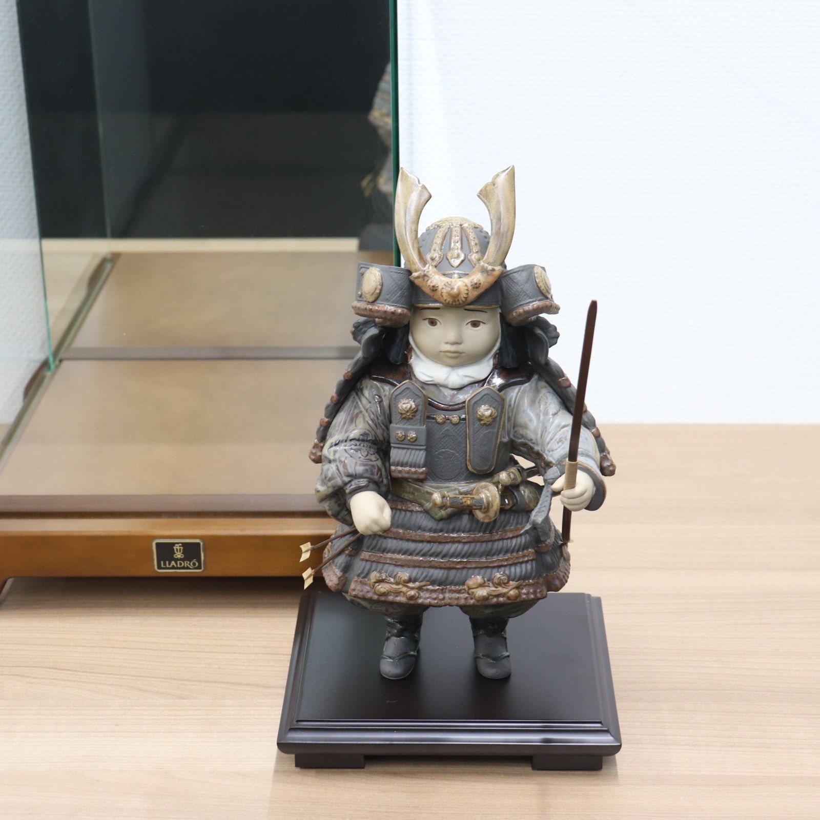 ITTG3ZLK462G LLADRO リヤドロ 若武者 3500体 Limited フィギュリン 子供 男の子 五月人形 刀 弓 陶器 ケース付き インテリア 飾り 置物