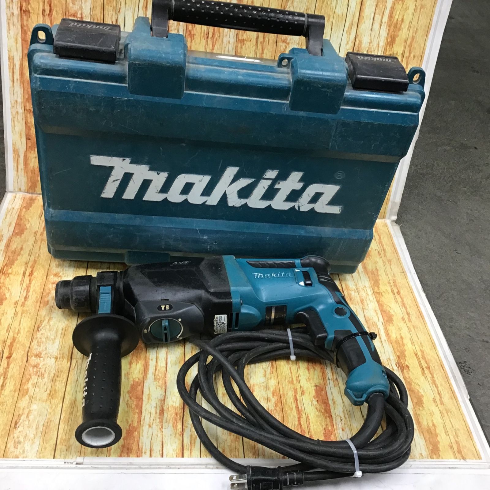 ☆マキタ(makita) ハンマドリル HR2611F【川崎店】 - メルカリ