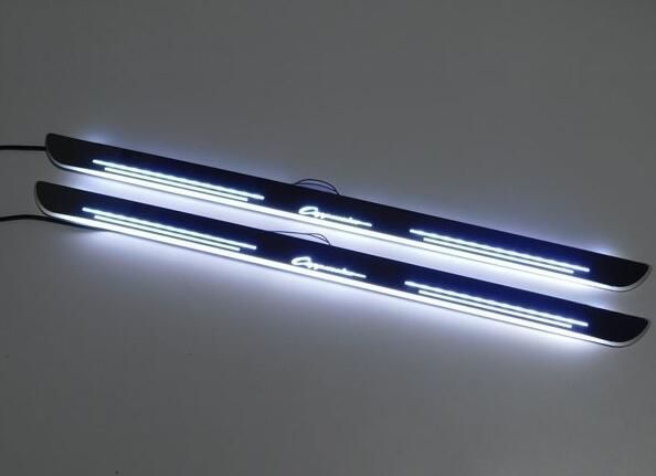 カプチーノ CAPPUCCINO スズキ　SUZUKI 　ドアスカッフプレート　ホワイト 白 LED 流れる 光る　シーケンシャル　EA11/EA21系共通