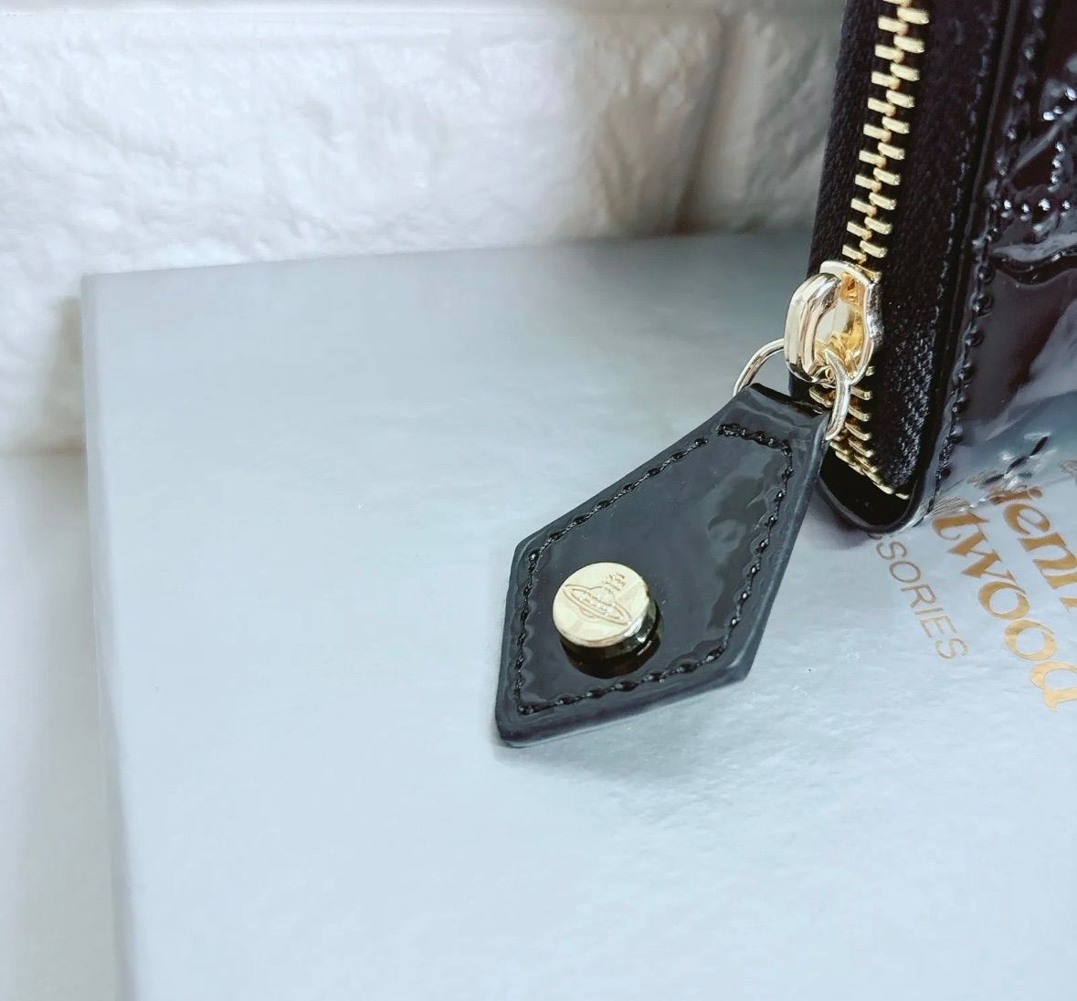【新品 ショッパー付】　ヴィヴィアン・ウエストウッド　長財布 エナメル ブラック 高級感♡新品】高級感 ヴィヴィアン・ウエストウッド 長財布 エナメル