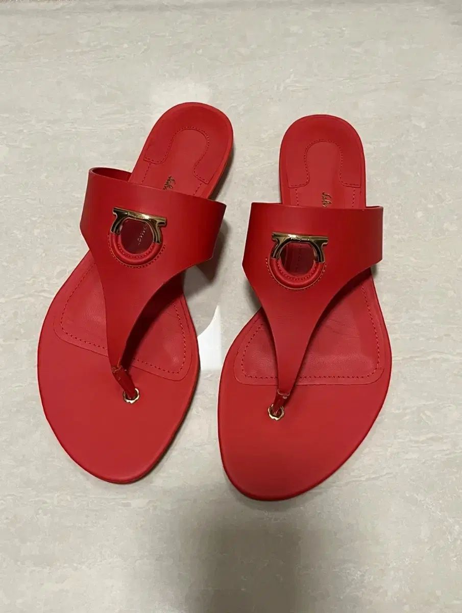 タイムセール 半額 新品) メルカリ - 正規品 サンダル FERRAGAMO(フェラガモ) 靴