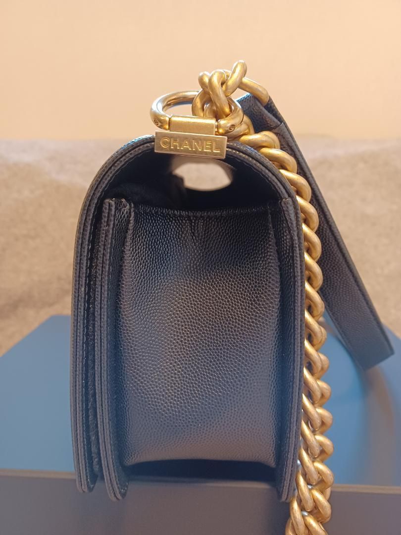CHANELボーイシャネル キャビアスキン