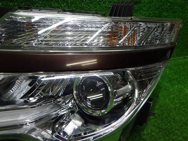 日産 E52 エルグランド 中期 LED 左 ヘッドライト100-23674 日産 E52 エルグランド 中期 LED 左 ヘッドライト100-23674