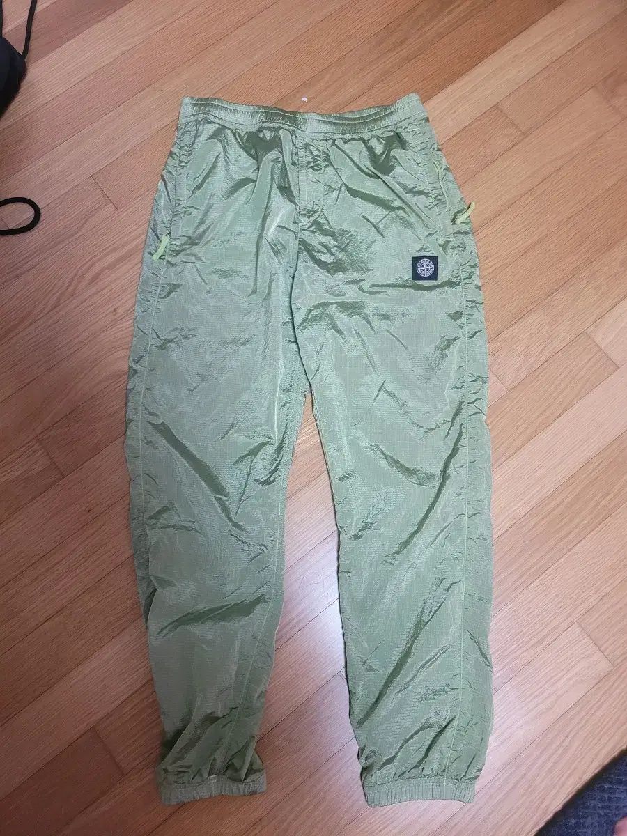 ロ*ナ様 ストーンアイランド　ナイロンパンツ　カーキ　ナイロンメタル ロ*ナ様 ストーンアイランド ナイロンパンツ カーキ ナイロンメタル ロ