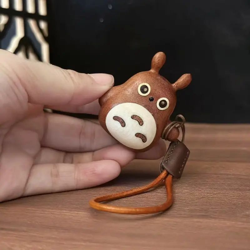 ファンキーなミニチュア木製トトロキーホルダー - 宮崎アニメ風、ファッションアクセサリー＆ギフトアイデア