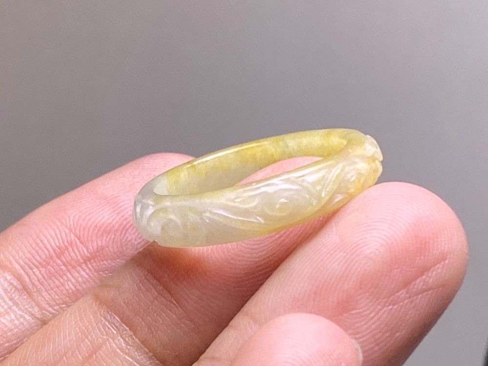 L11-200氷種彫花藤草13.5号ミャンマー産 A貨 本翡翠 くりぬき リング L11-200氷種彫花藤草13.5号ミャンマー産 A貨 本翡翠 くりぬき