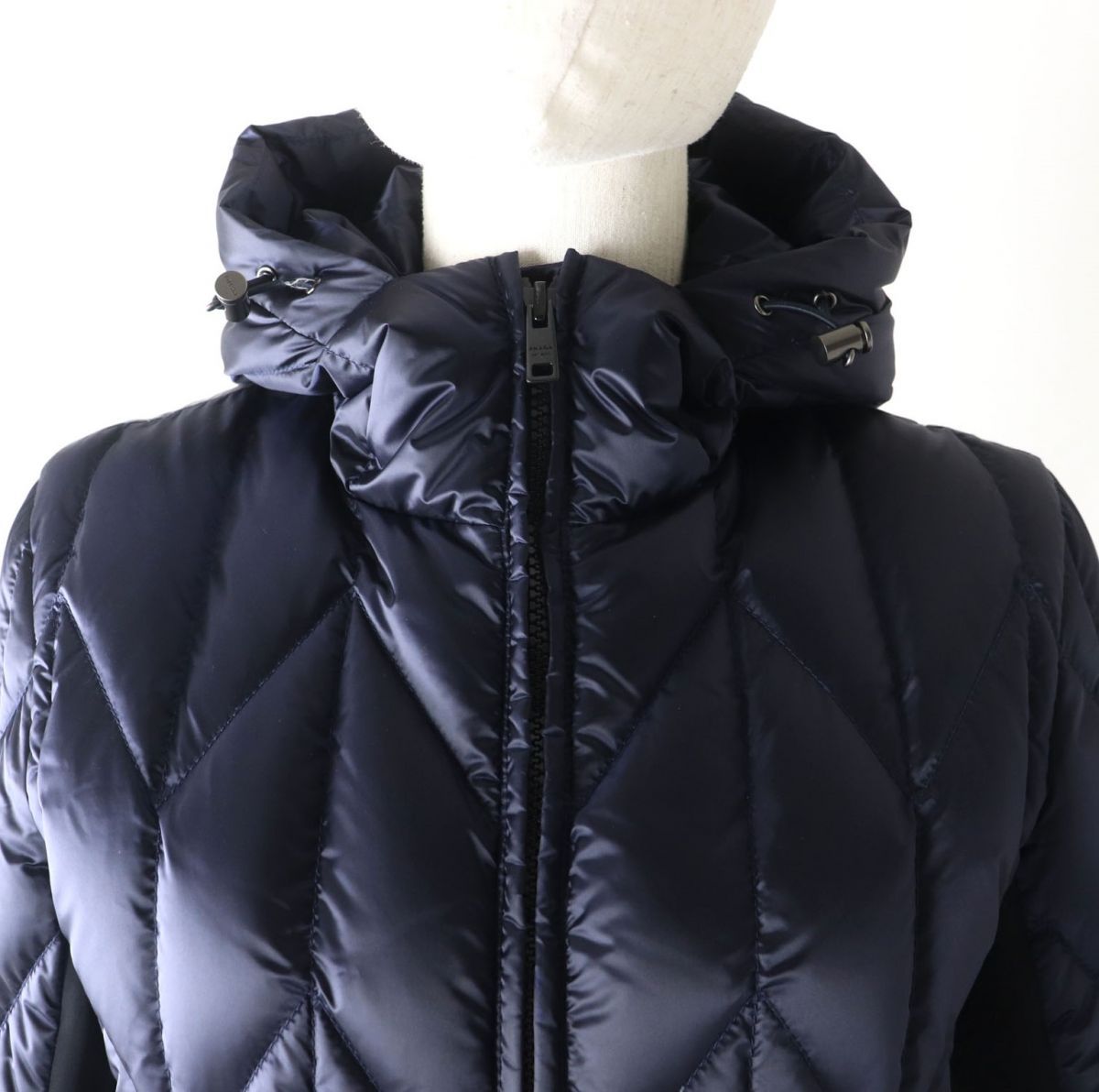 美品★正規品 PRADA プラダ 290984 18年 トライアングルロゴ/三角プレート フード付き ダウンジャケット ネイビー 40 ハンガー付き