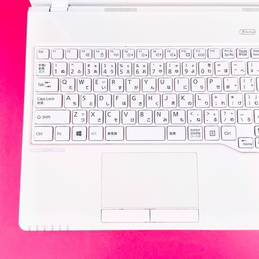 Corei7&メモリ8GB✨️カメラ付き白ノートパソコン/小型軽量/テンキー